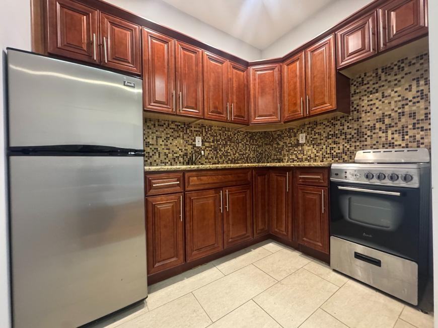 3924 Broadway - Photo 4 of 10