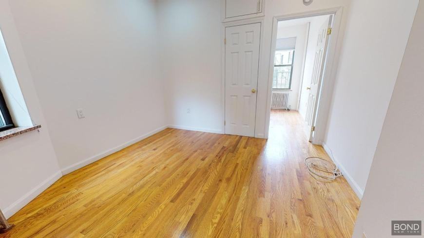 214 E 10th St - Photo 3 of 6