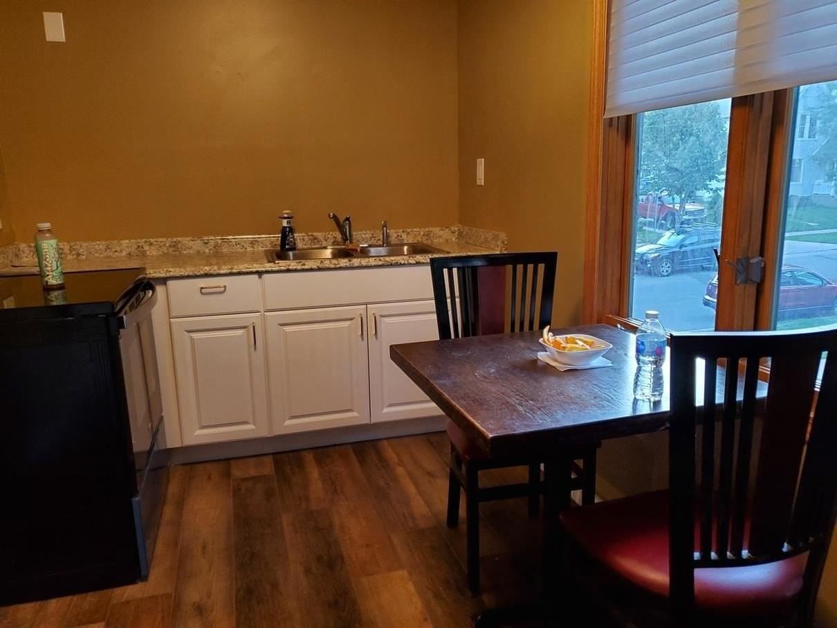 930 Emerald St #2B - Photo 2 of 23