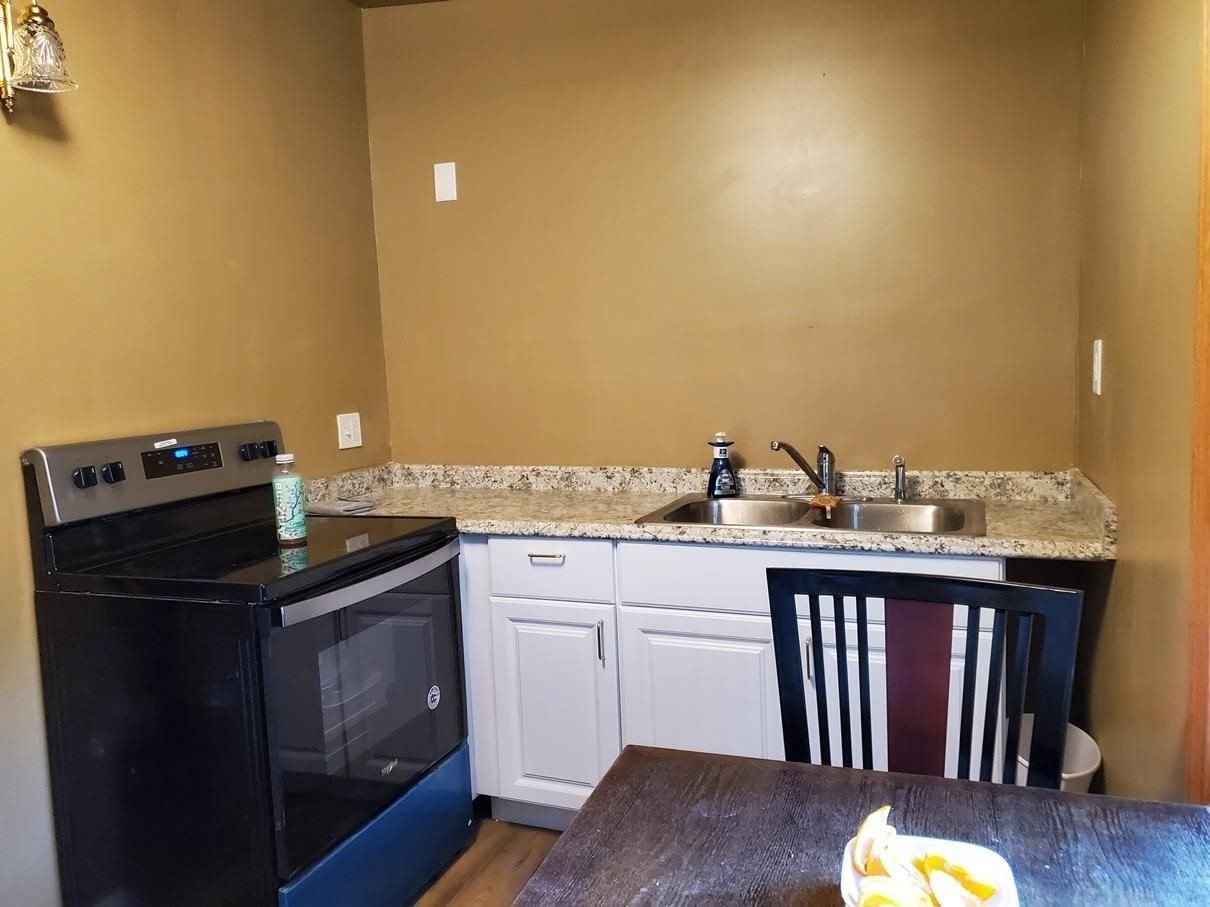 930 Emerald St #2B - Photo 3 of 23