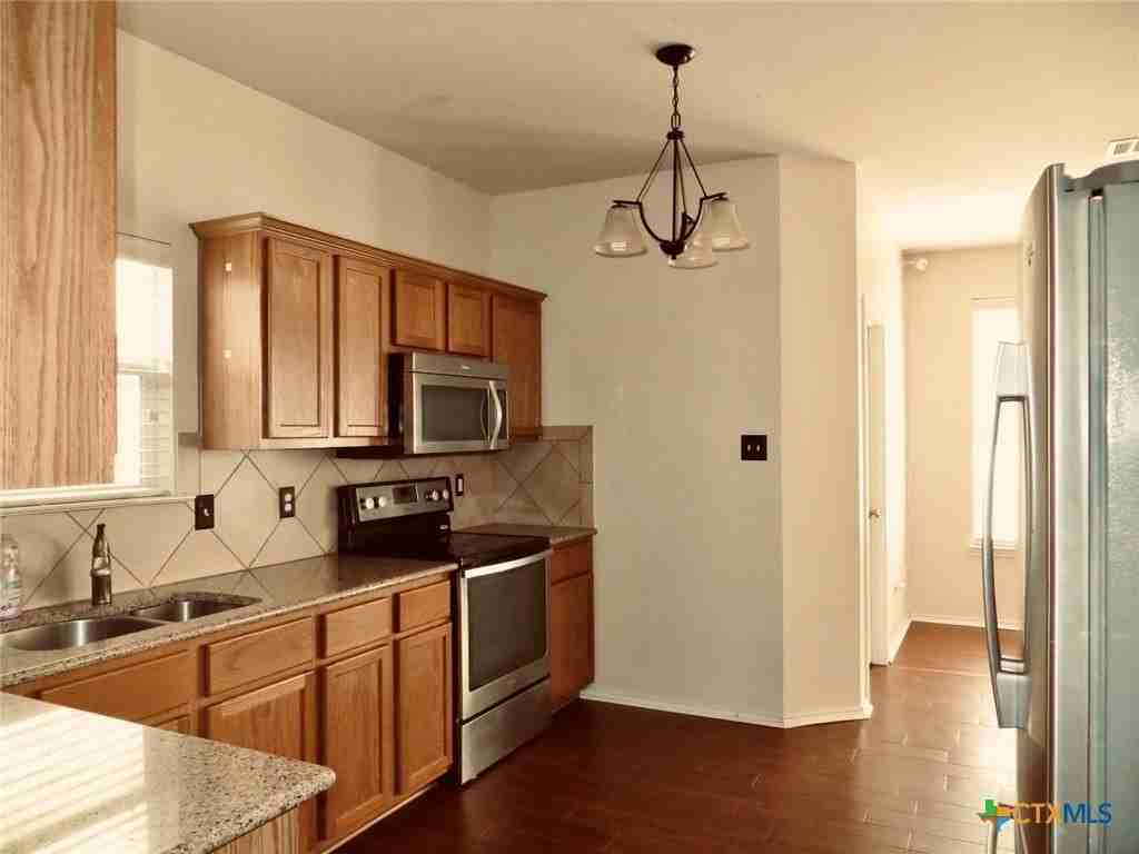 5204 Lions Gate Ln - Photo 3 of 6