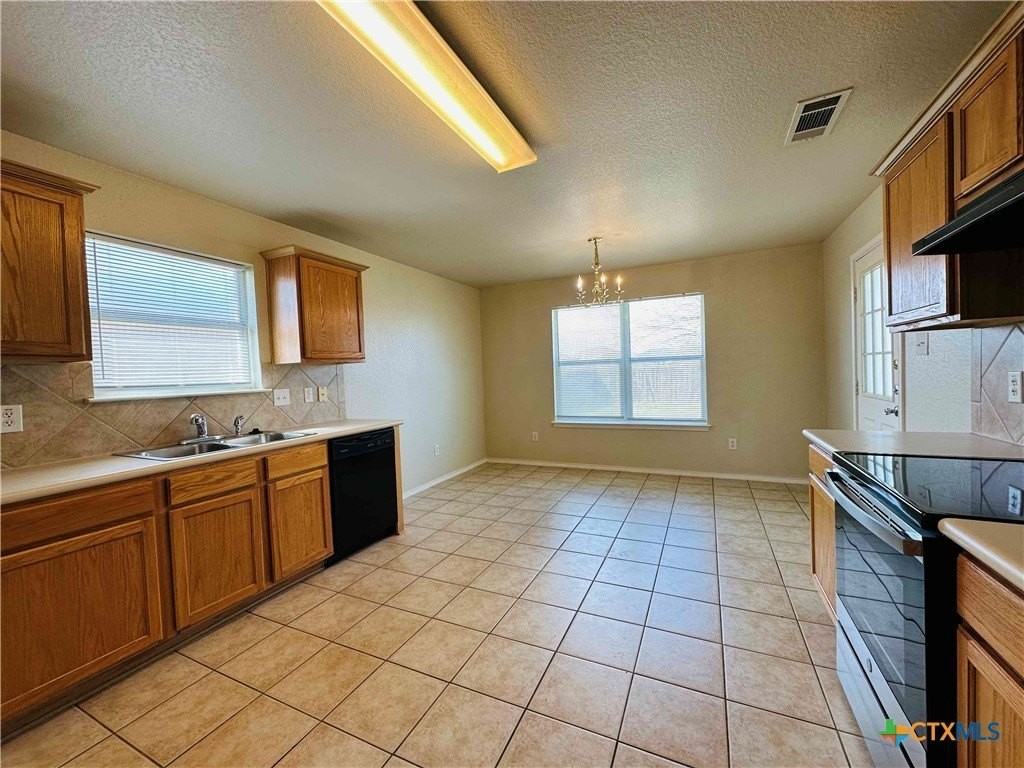 1601 Schottische Ln - Photo 4 of 17