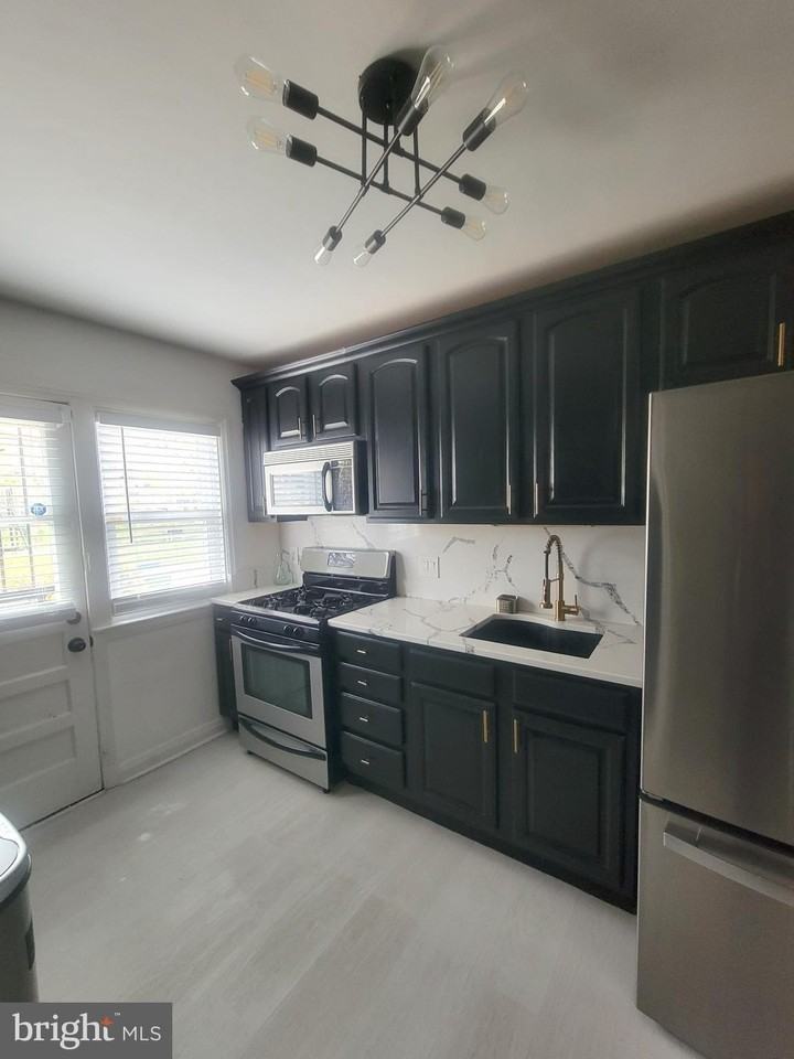 202 N Edgewood St - Photo 7 of 29