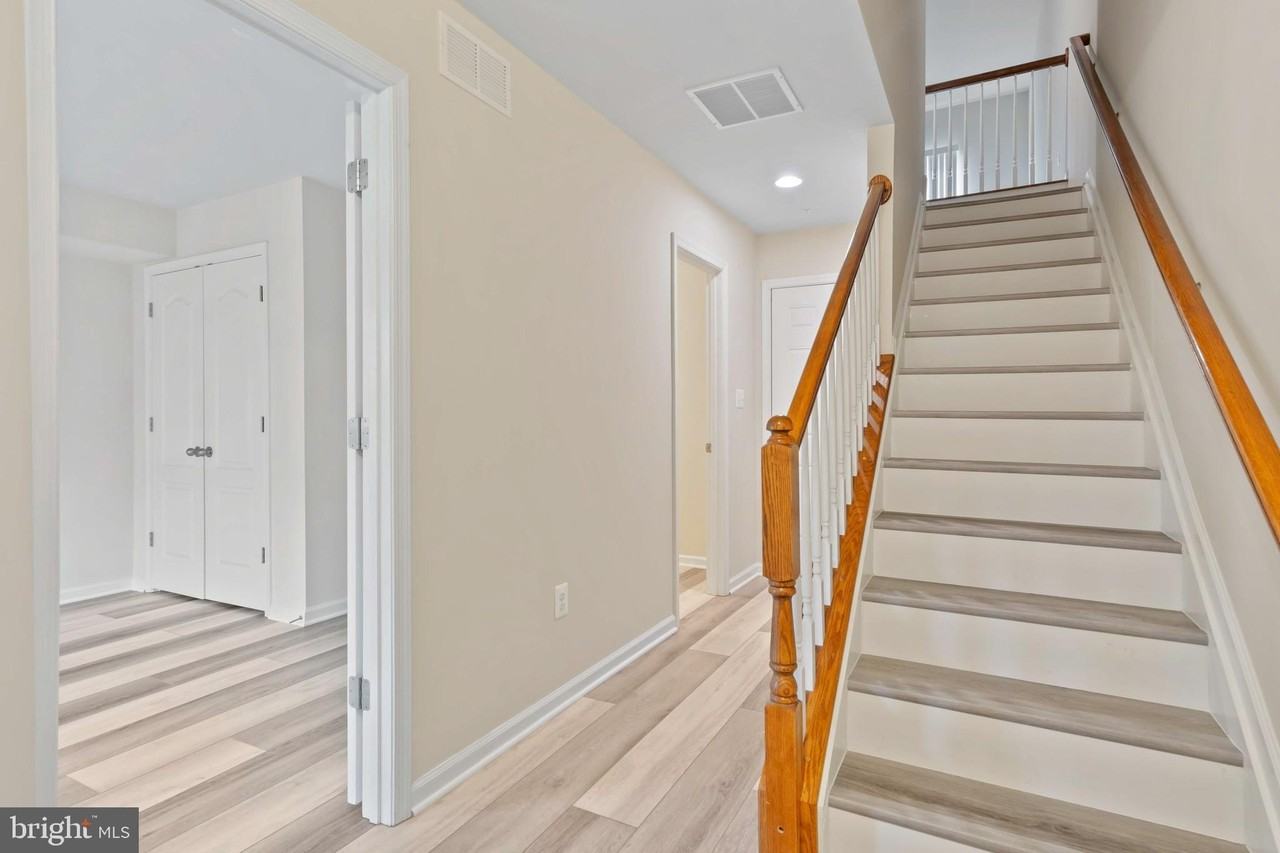 7816 Quidditch Ln - Photo 4 of 32