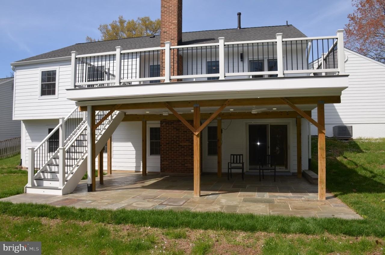 9012 Paddock Ln - Photo 4 of 50