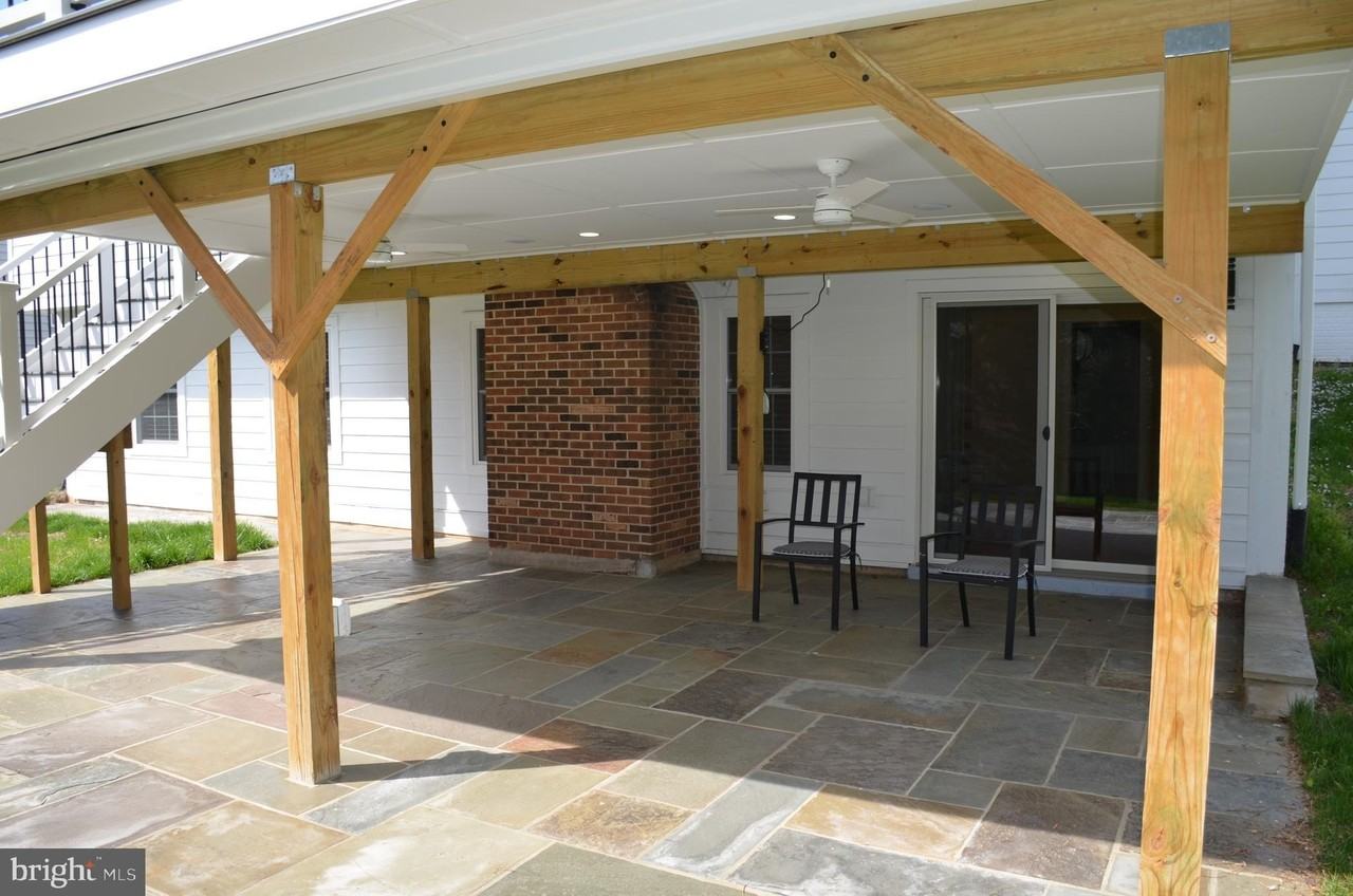 9012 Paddock Ln - Photo 7 of 50