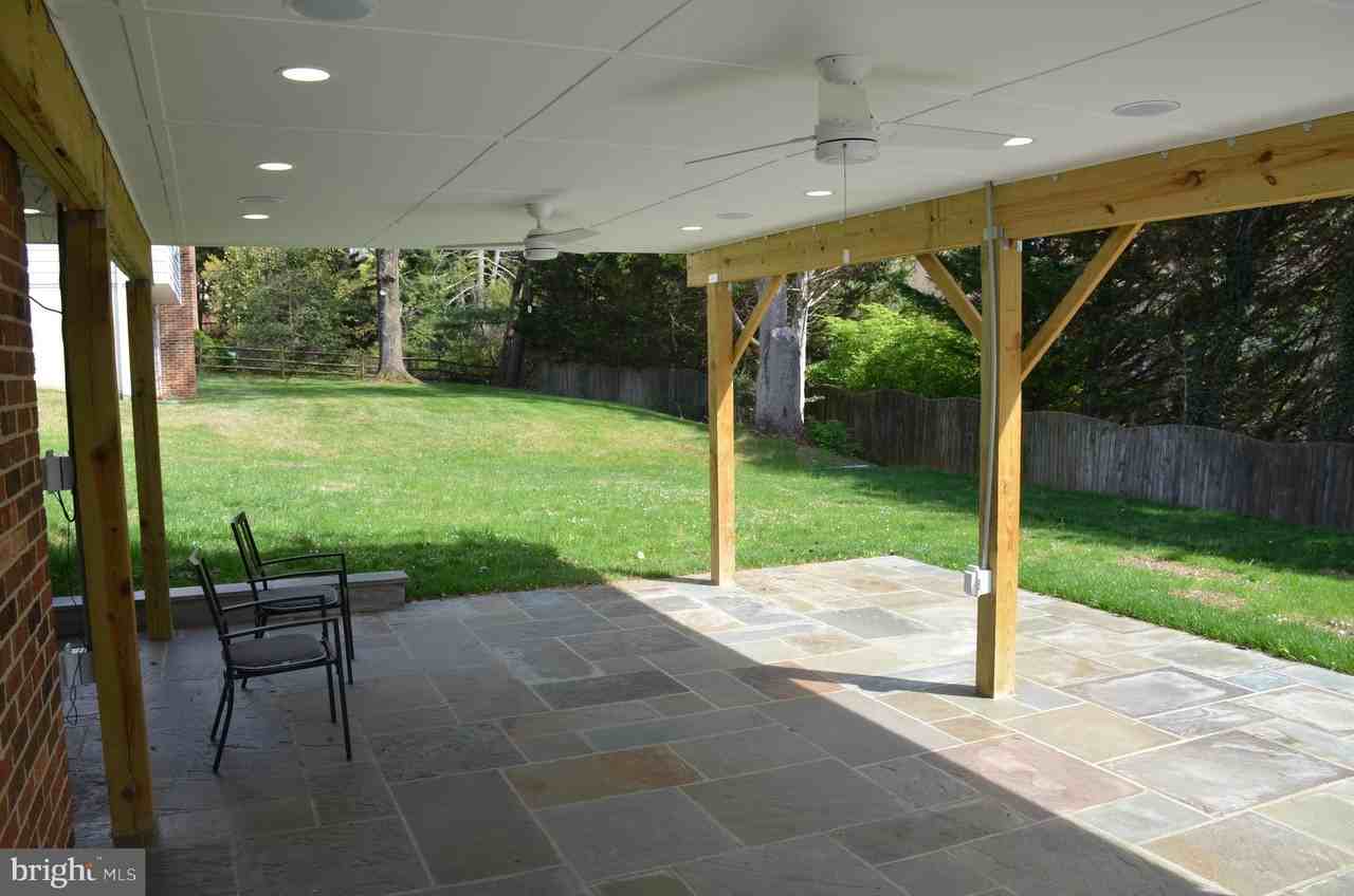 9012 Paddock Ln - Photo 6 of 50