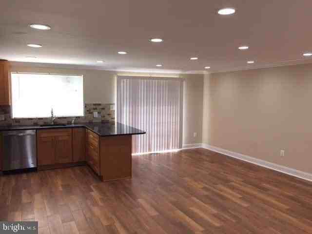 10411 Forestgrove Ln - Photo 6 of 17