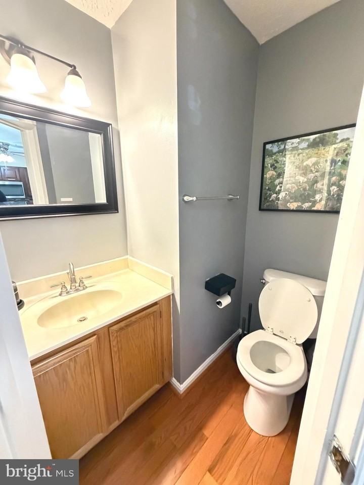 7212 Tamo Ct Unit 7 - Photo 3 of 15