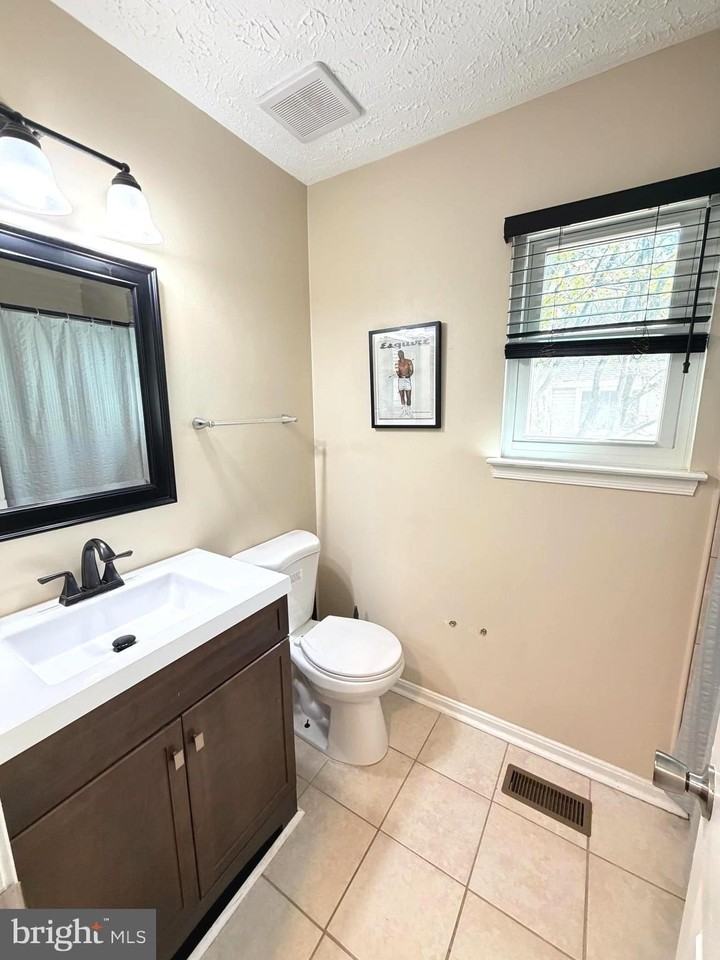 7212 Tamo Ct Unit 7 - Photo 5 of 15