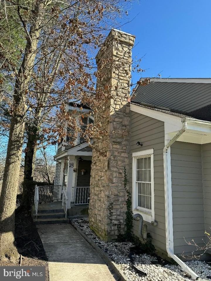 18 E Countryside Dr - Photo 2 of 31