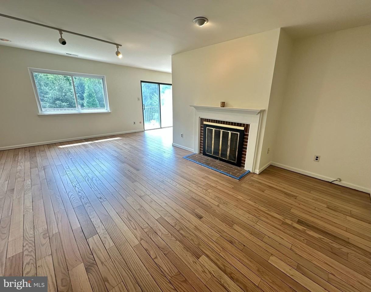 560 Foxwood Ln Unit 560 - Photo 3 of 19