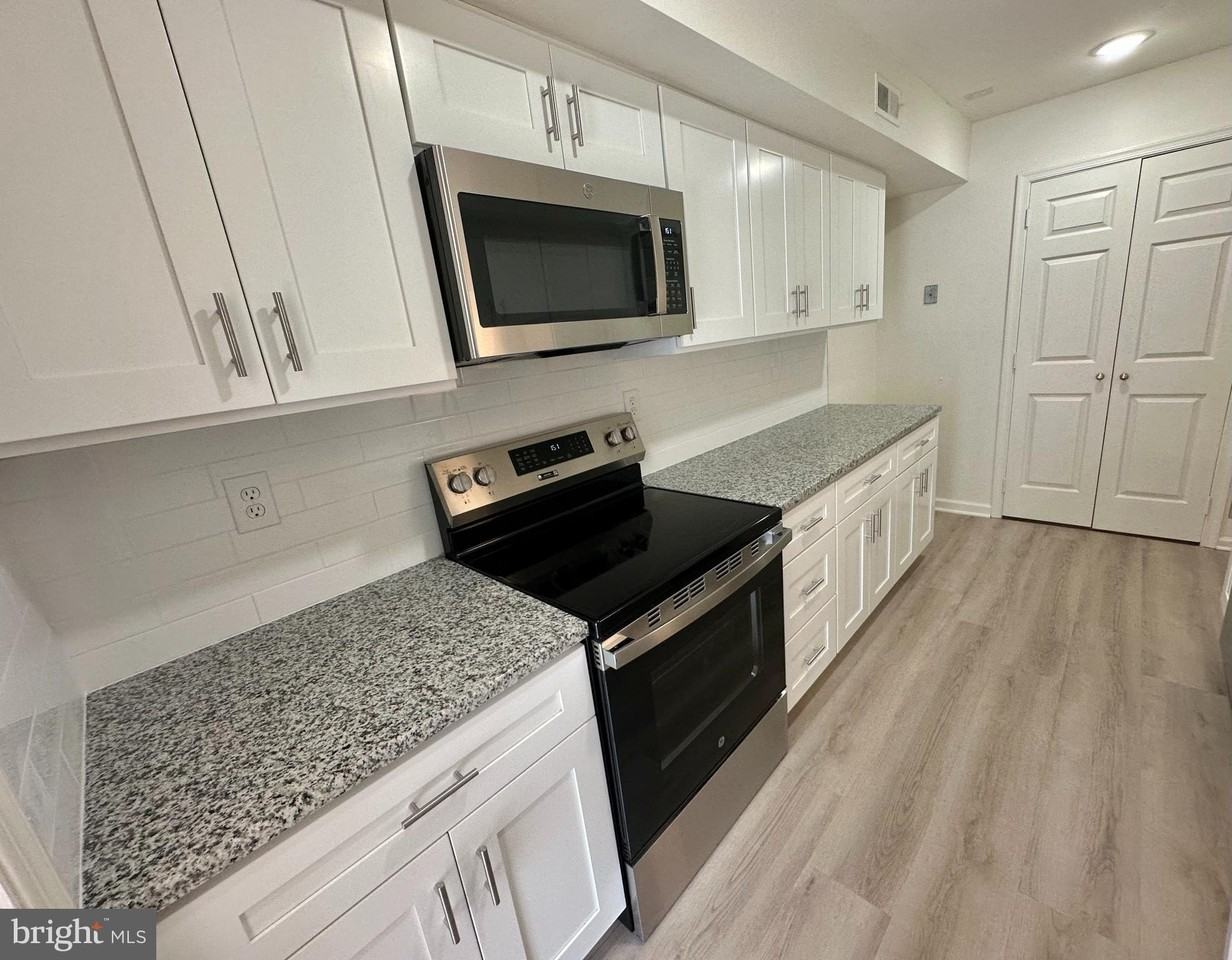 560 Foxwood Ln Unit 560 - Photo 6 of 19