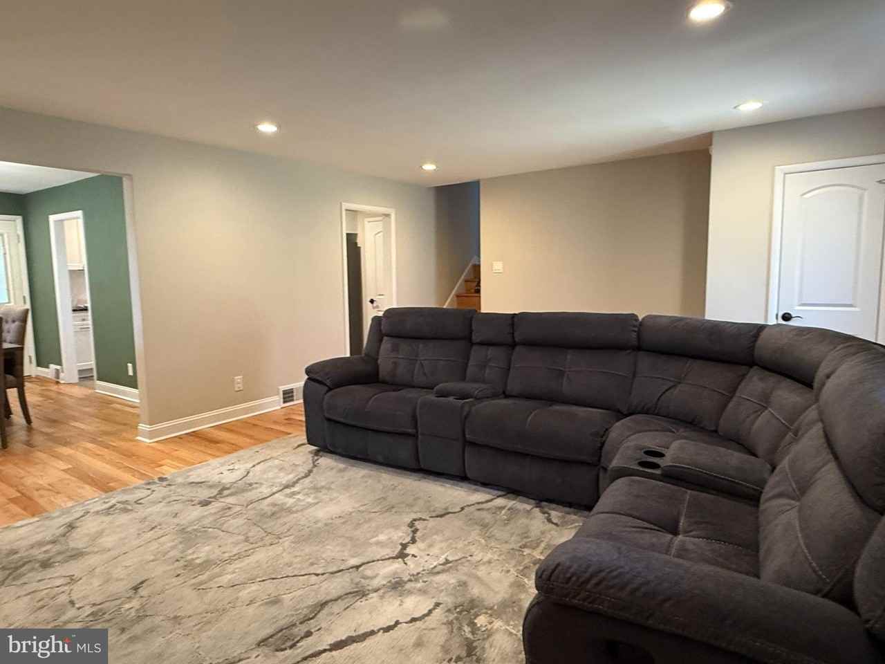 331 Candlewood Rd - Photo 4 of 28