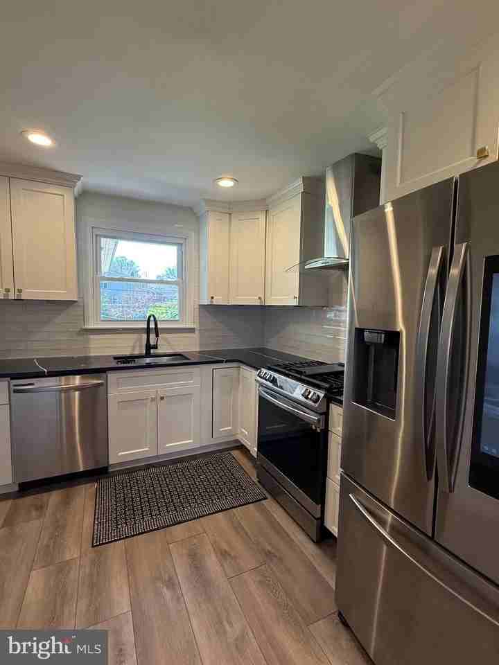 331 Candlewood Rd - Photo 7 of 28