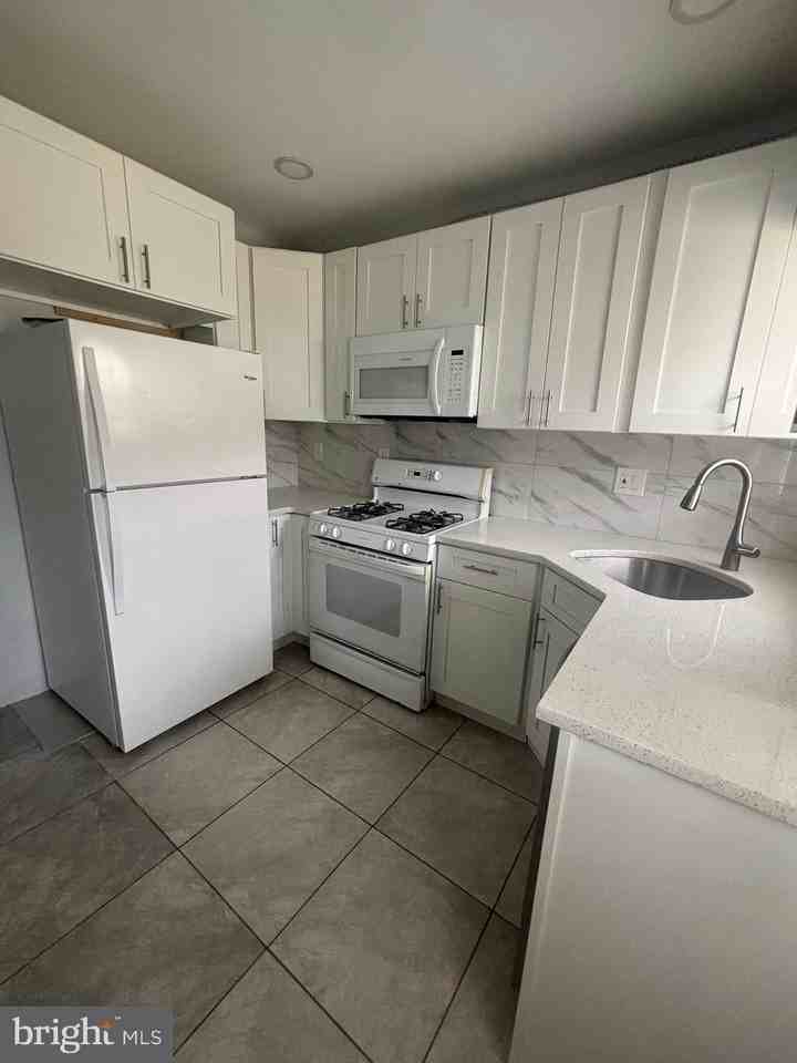 3172 Chatham St - Photo 7 of 14