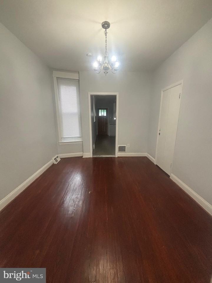 3077 Aramingo Ave - Photo 4 of 13