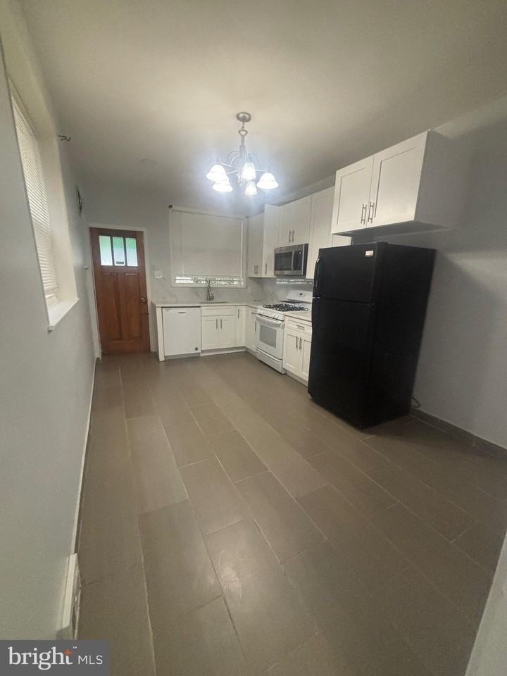 3077 Aramingo Ave - Photo 6 of 13