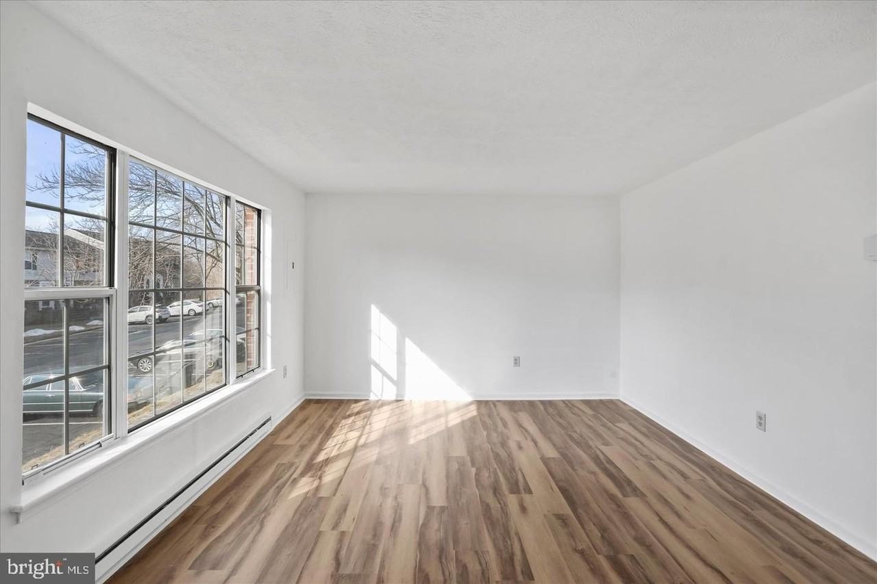 102 Waterford Ln - Photo 6 of 13