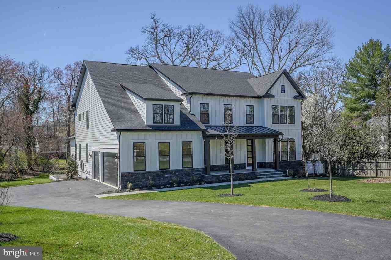 2424 Carey Ln - Photo 2 of 34