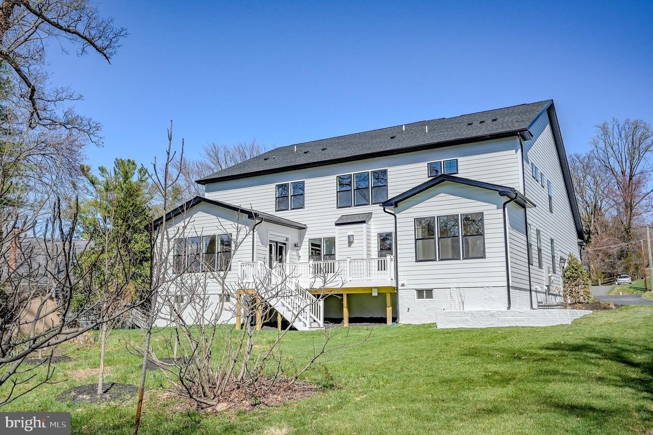 2424 Carey Ln - Photo 3 of 34