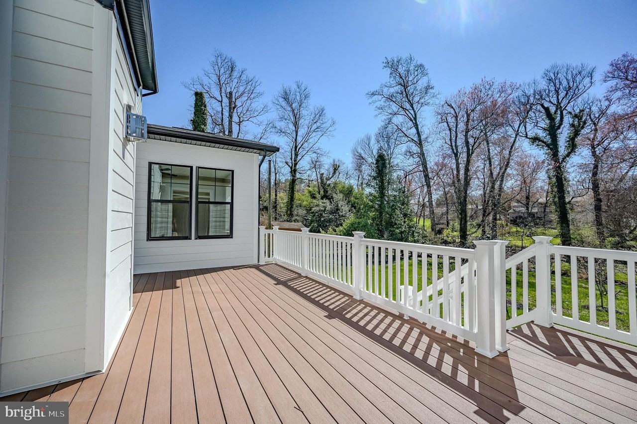 2424 Carey Ln - Photo 4 of 34