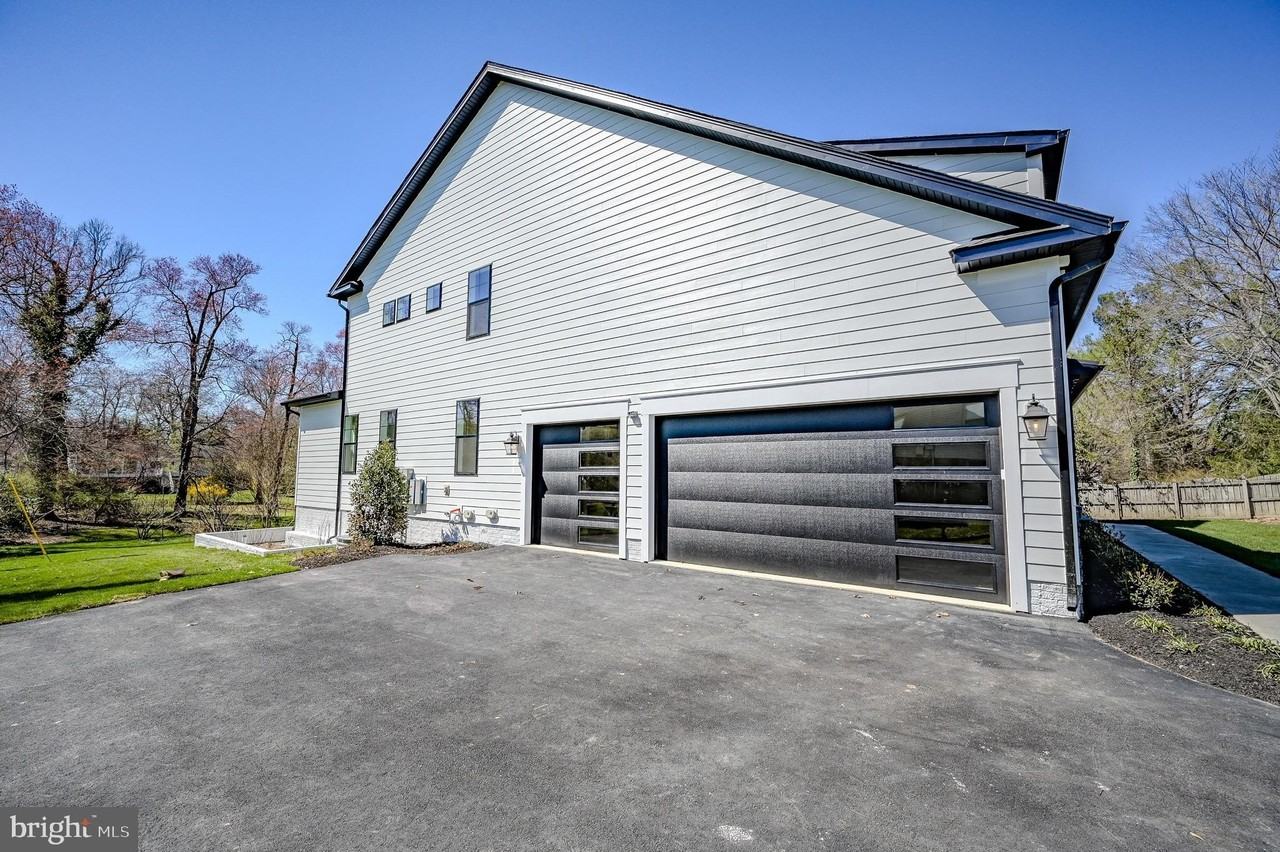 2424 Carey Ln - Photo 6 of 34