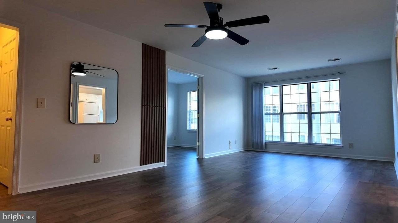 1123 Huntmaster Ter Ne Unit 202 - Photo 5 of 28