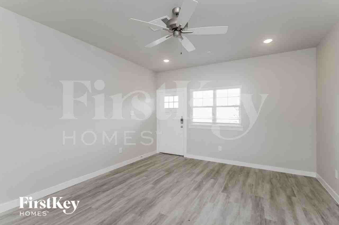 340 Niki Dr - Photo 4 of 15