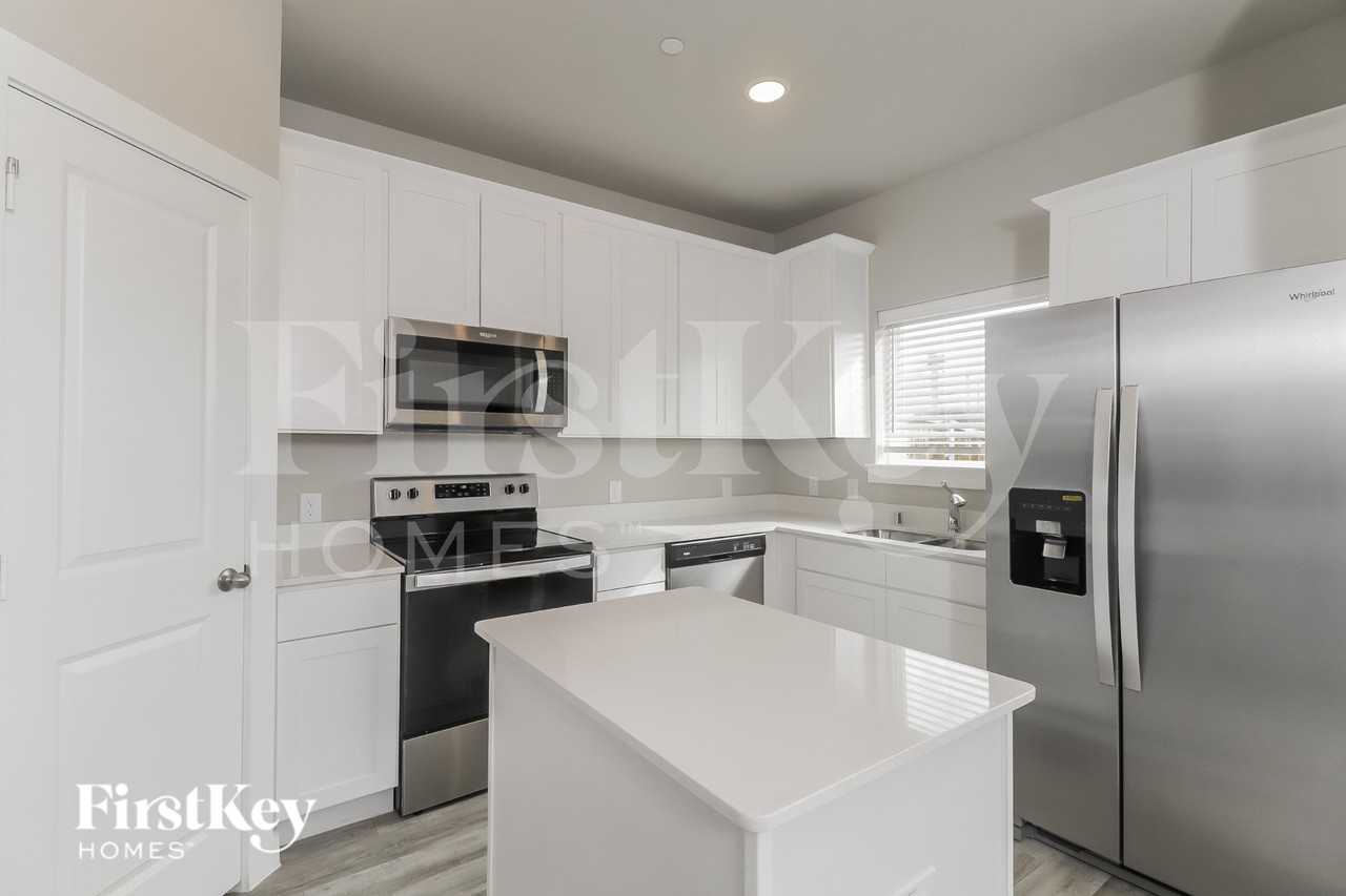 340 Niki Dr - Photo 5 of 15