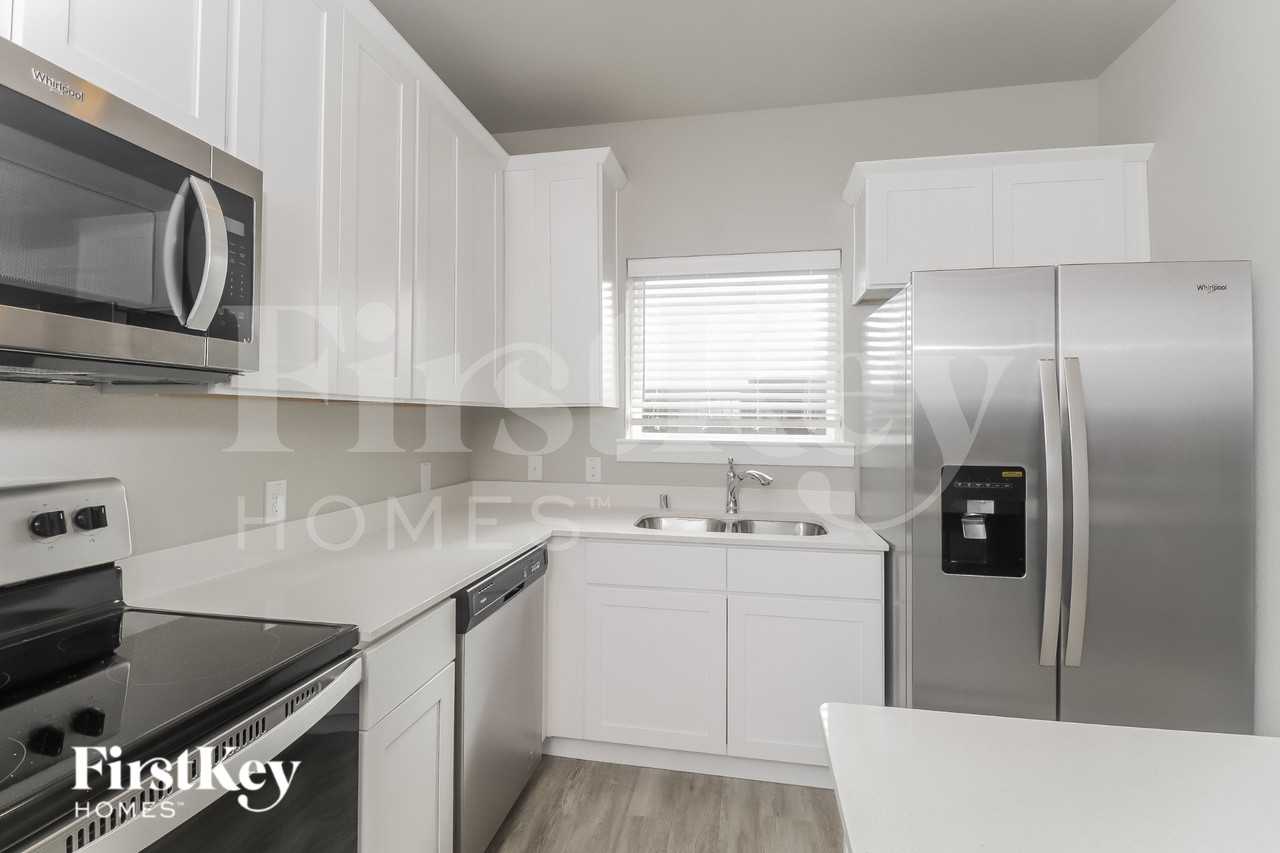 340 Niki Dr - Photo 6 of 15