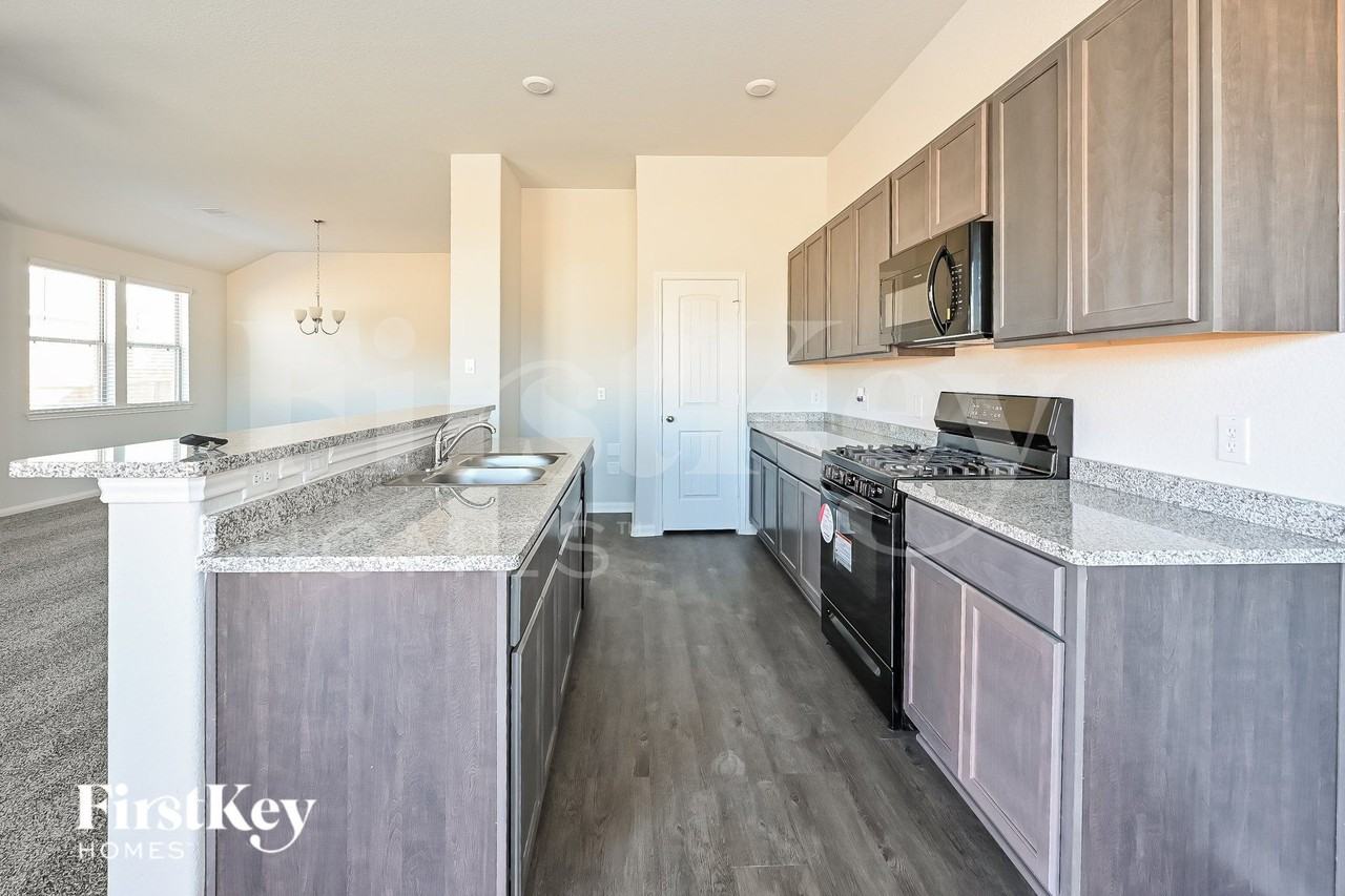 26211 Cooperstown Way - Photo 6 of 15