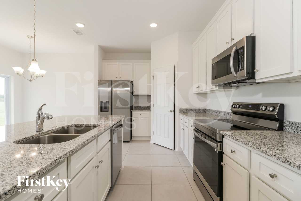 584 Crown Rose Dr - Photo 5 of 16