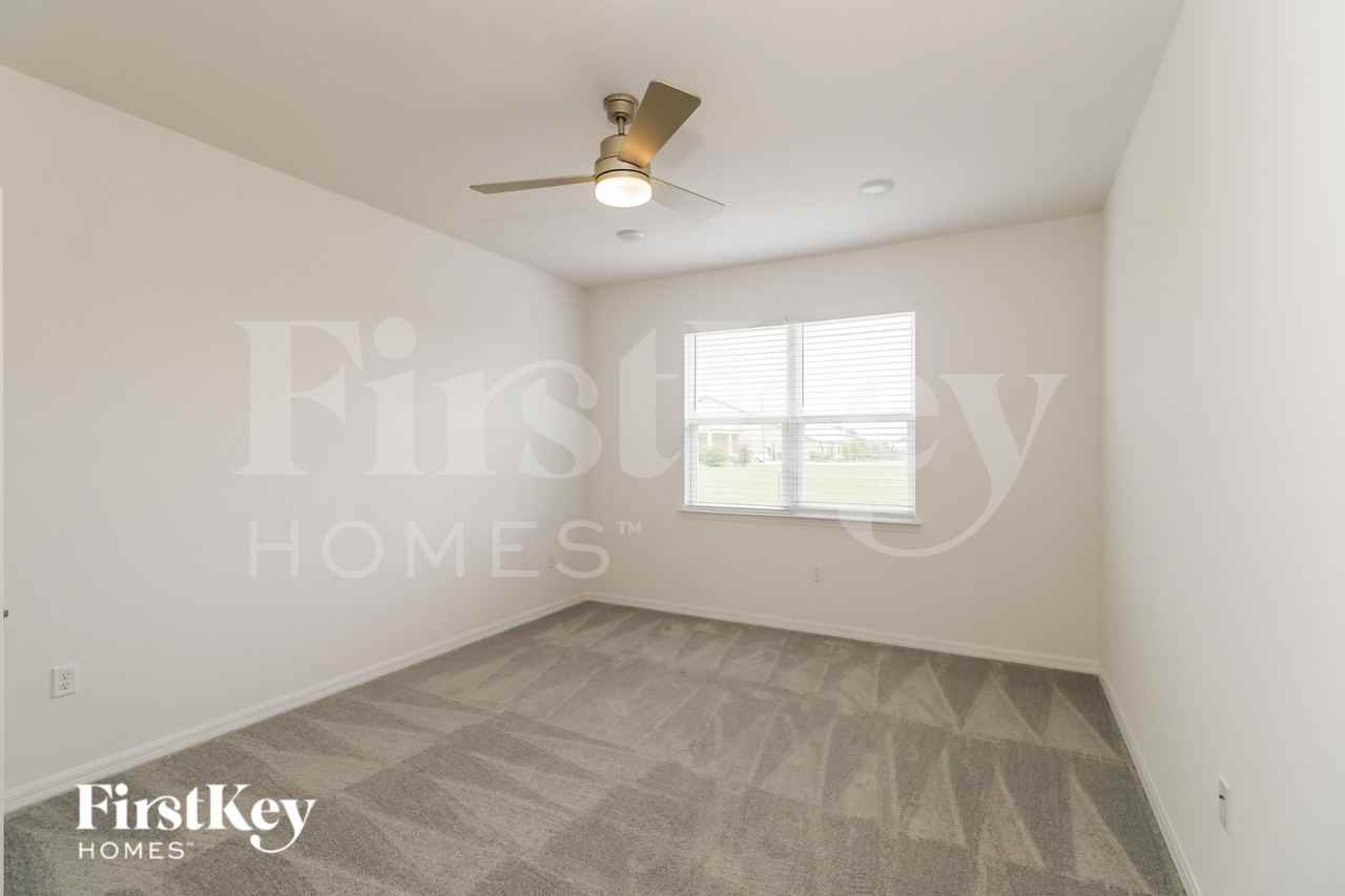 584 Crown Rose Dr - Photo 7 of 16