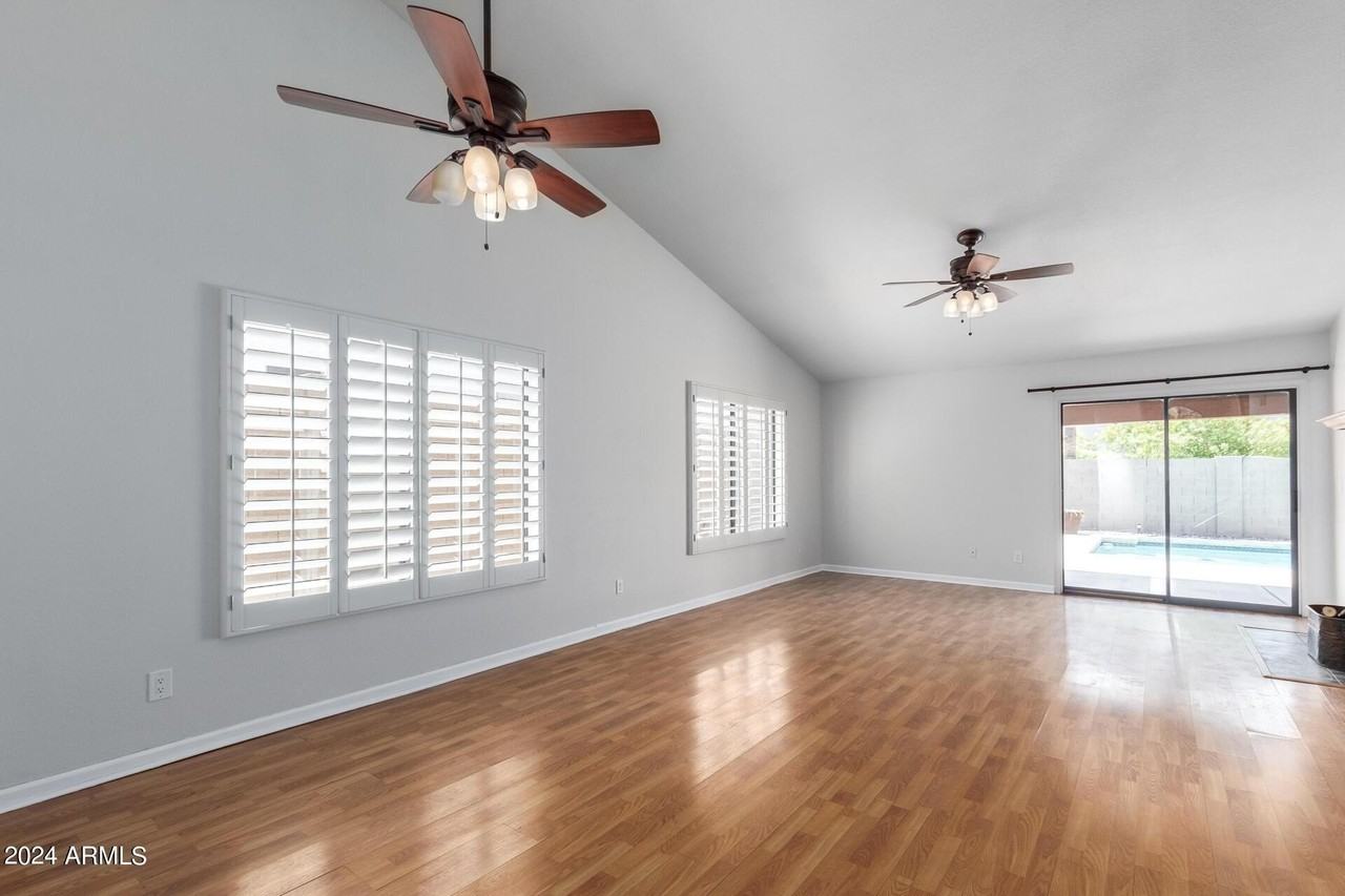 11305 E Sunnyside Dr - Photo 4 of 32