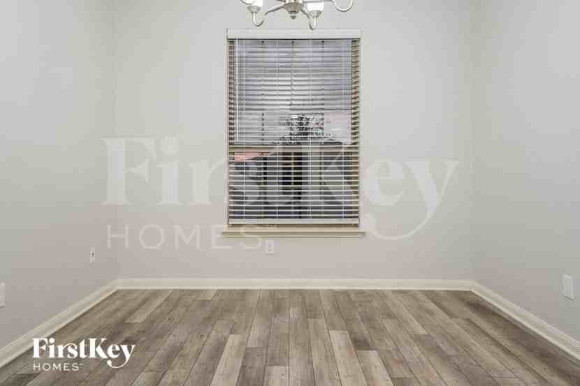 133 Yorktown Ct - Photo 4 of 15