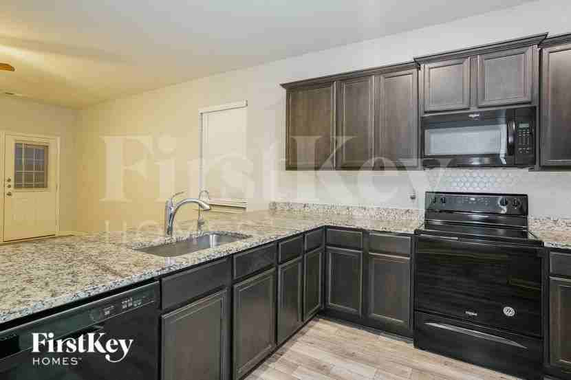 133 Yorktown Ct - Photo 5 of 15