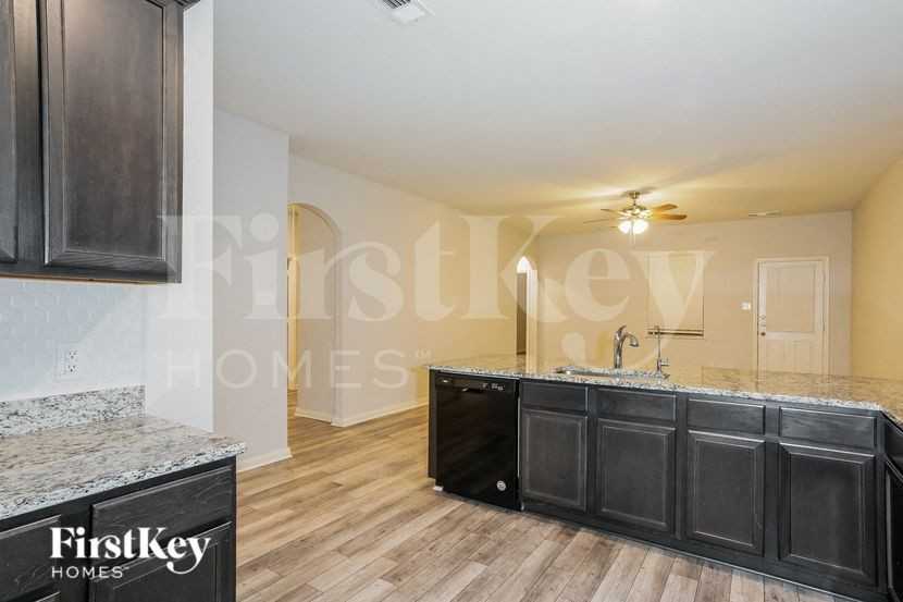 133 Yorktown Ct - Photo 6 of 15