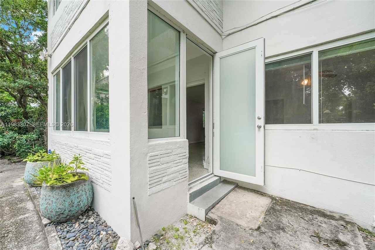 171 Ne 46th St #1 - Photo 2 of 18