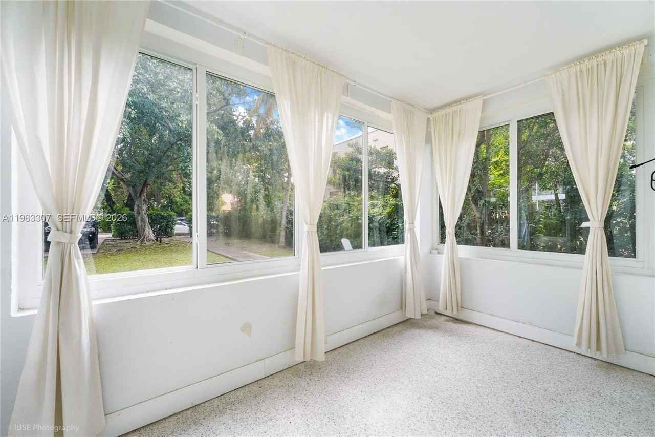 171 Ne 46th St #1 - Photo 3 of 18