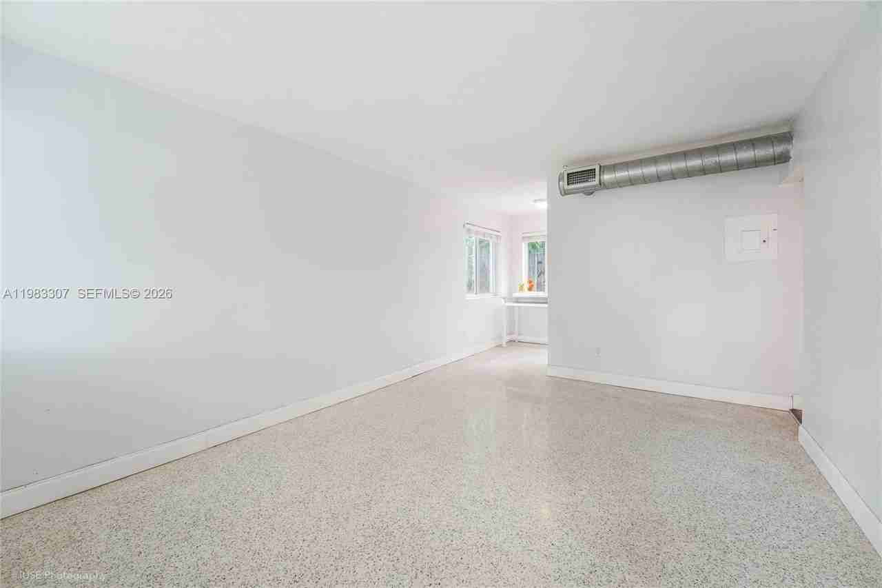 171 Ne 46th St #1 - Photo 5 of 18