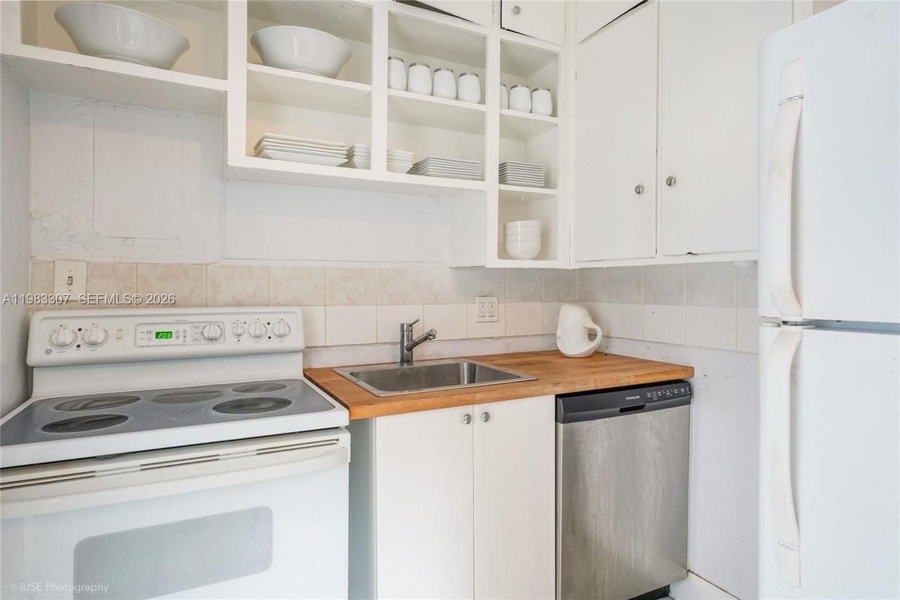 171 Ne 46th St #1 - Photo 6 of 18