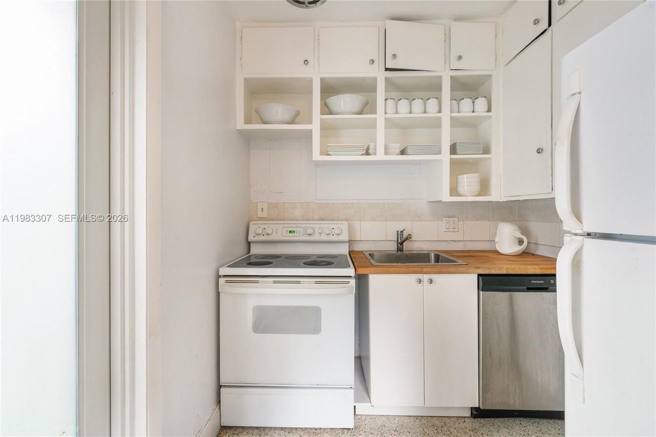 171 Ne 46th St #1 - Photo 7 of 18