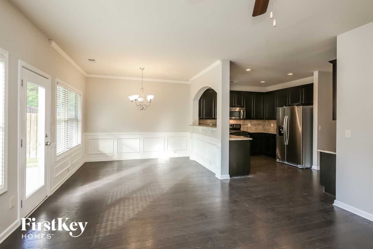 4911 Briarcliff Dr - Photo 4 of 15