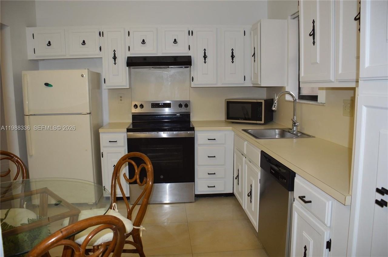 461 Ives Dairy Rd #404-2 - Photo 5 of 20