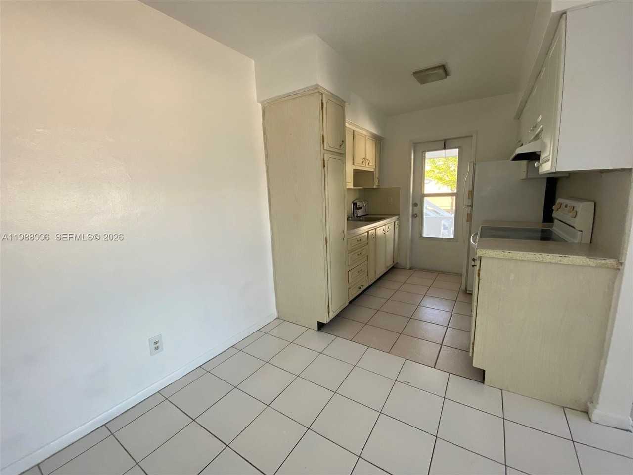 1730 Madison St #6 - Photo 6 of 10