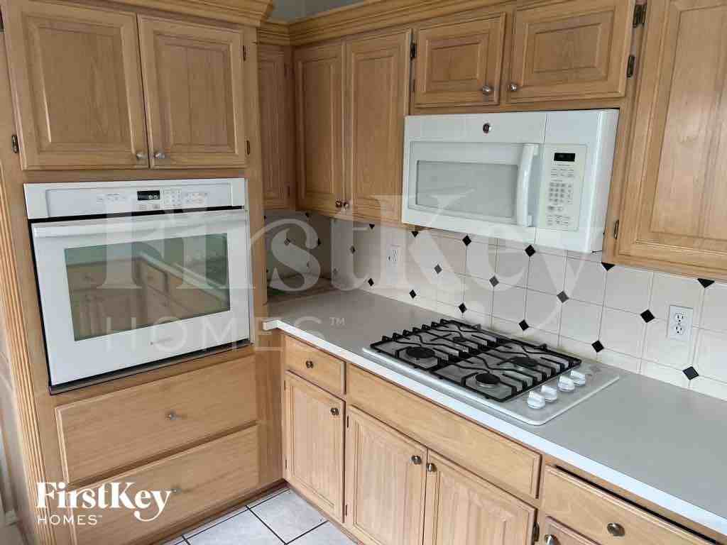 1528 Nw 179th St - Photo 5 of 12