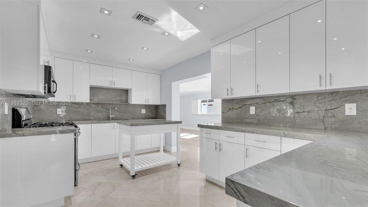 2900 Sw 92nd Ave #2900 - Photo 2 of 50