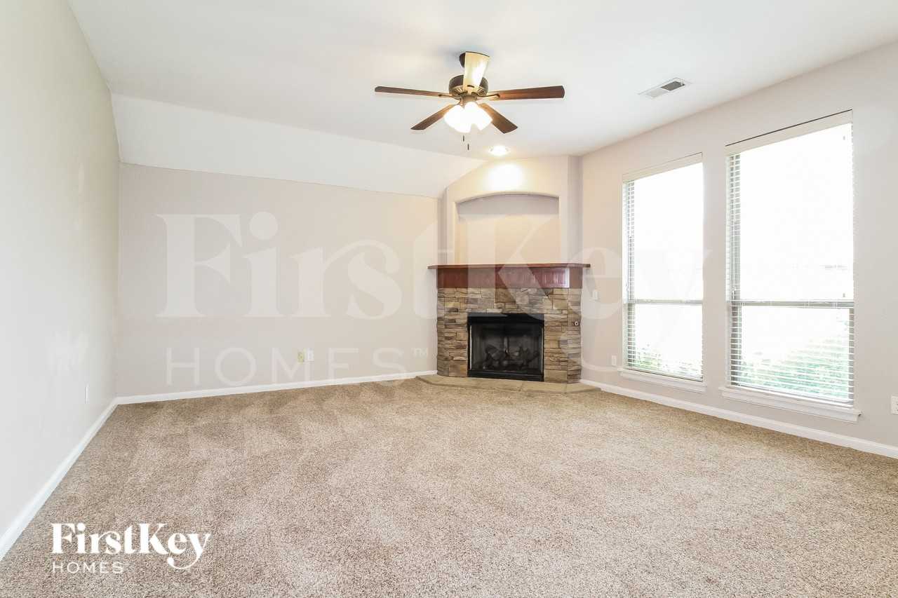 304 Sw 171st St - Photo 2 of 16