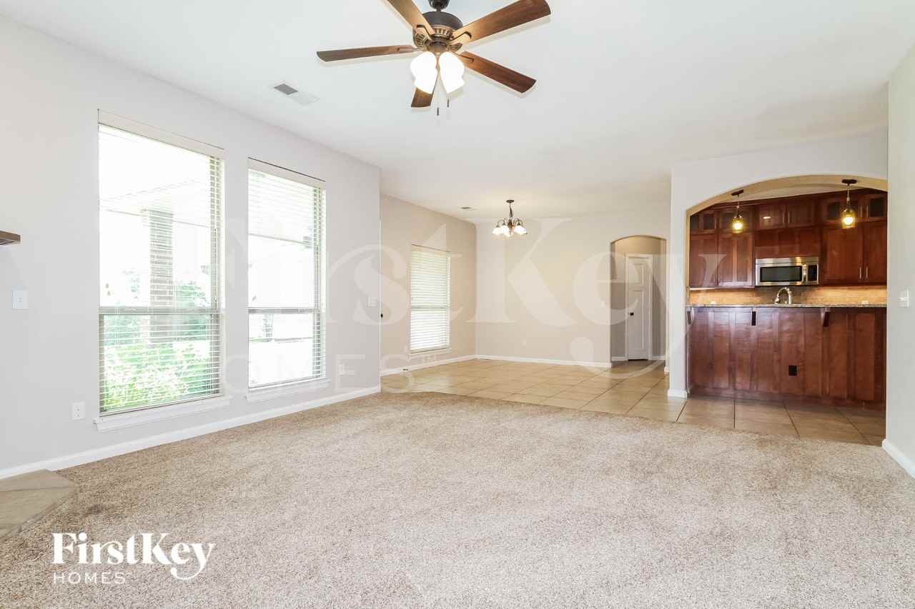 304 Sw 171st St - Photo 3 of 16